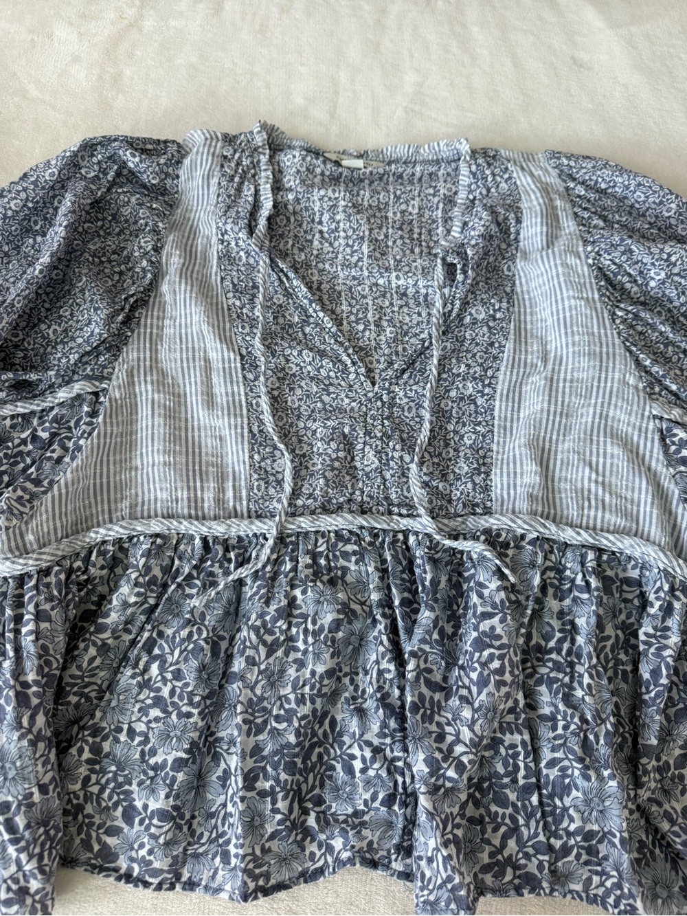 American Eagle AE Peasant-style long-sleeved White blouse Size Small D89
